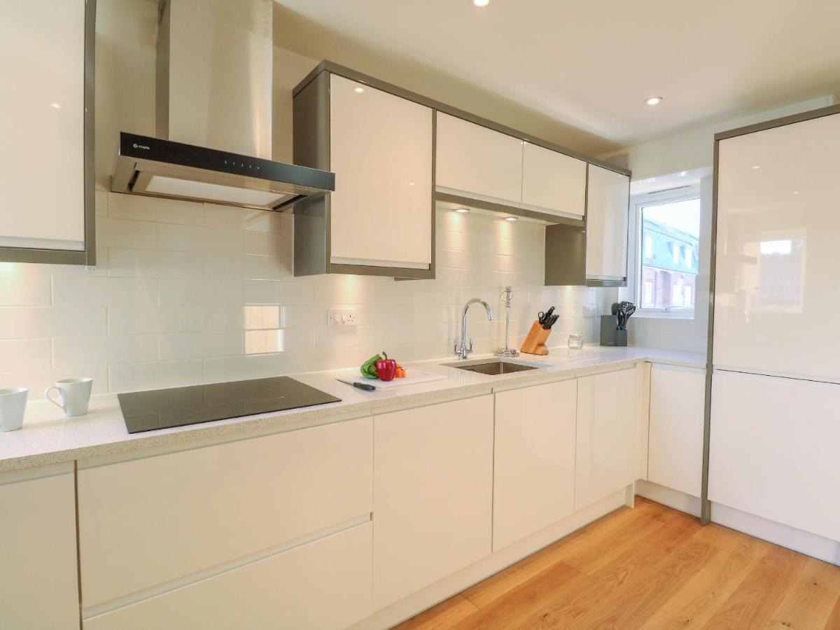 Harbourside Haven Apartment 3 Уеймут Екстериор снимка